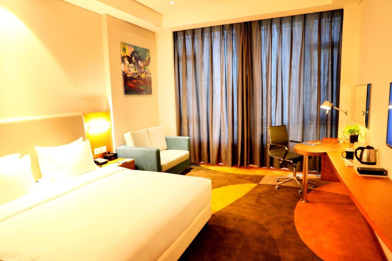 Holiday Inn Express Luoyang Xiyuan Kültér fotó